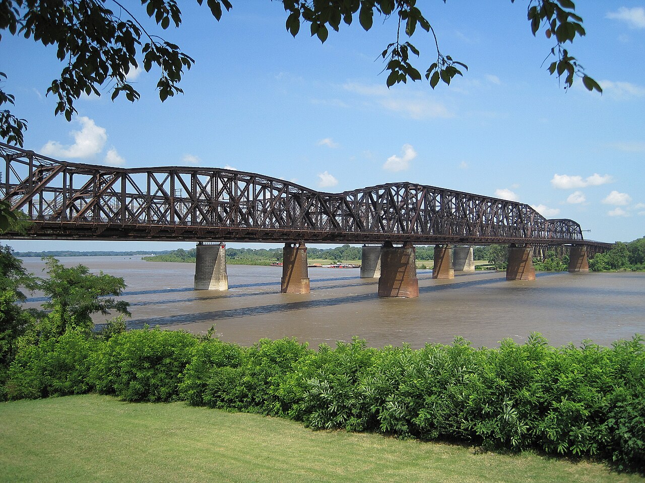The Harahan Bridge over the Mississippi, seen from Martyrs Park.